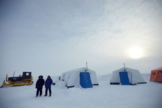 Opening the North Pole 2015 drifting station in the Arctic Ocean