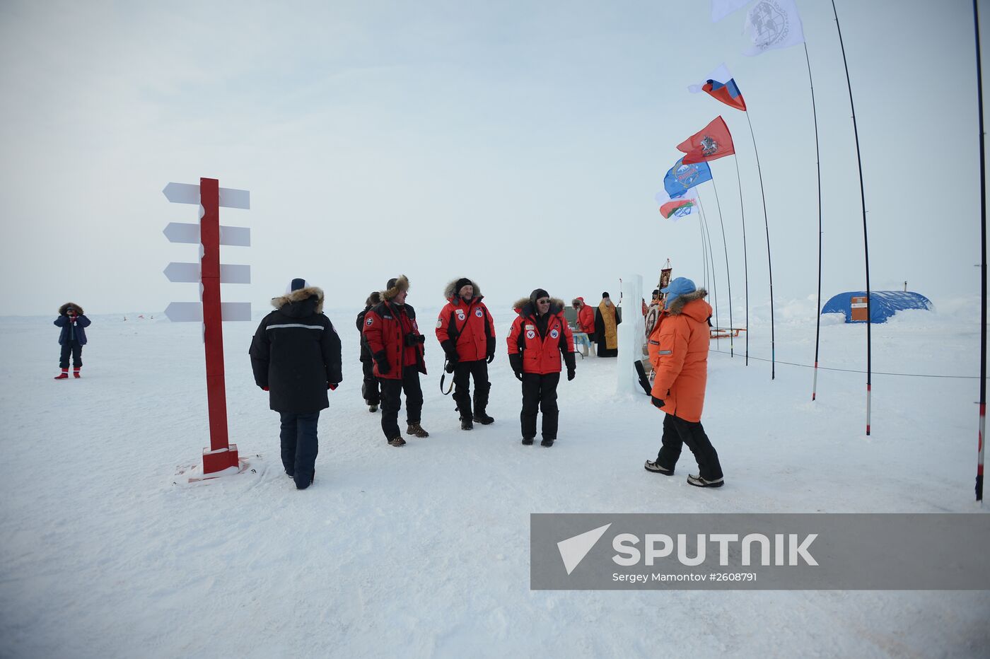 Opening the North Pole 2015 drifting station in the Arctic Ocean