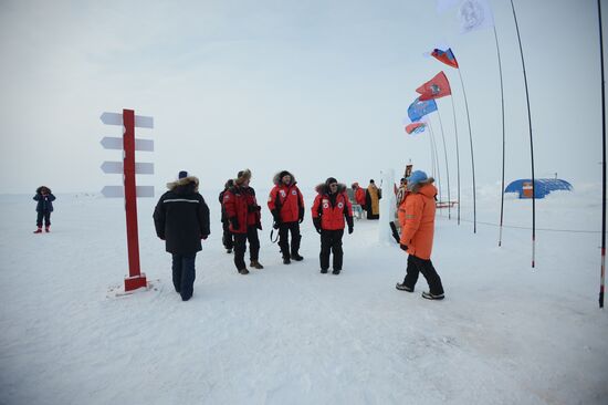 Opening the North Pole 2015 drifting station in the Arctic Ocean
