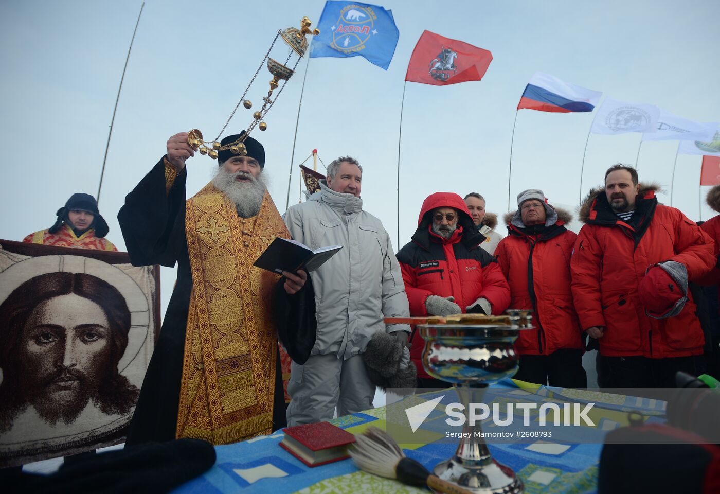 Opening the North Pole 2015 drifting station in the Arctic Ocean