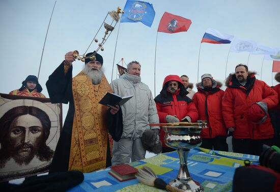 Opening the North Pole 2015 drifting station in the Arctic Ocean