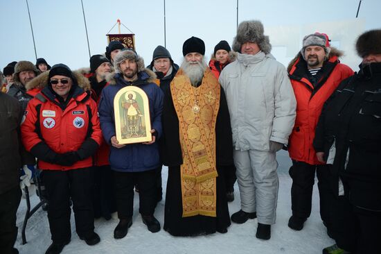 Opening the North Pole 2015 drifting station in the Arctic Ocean