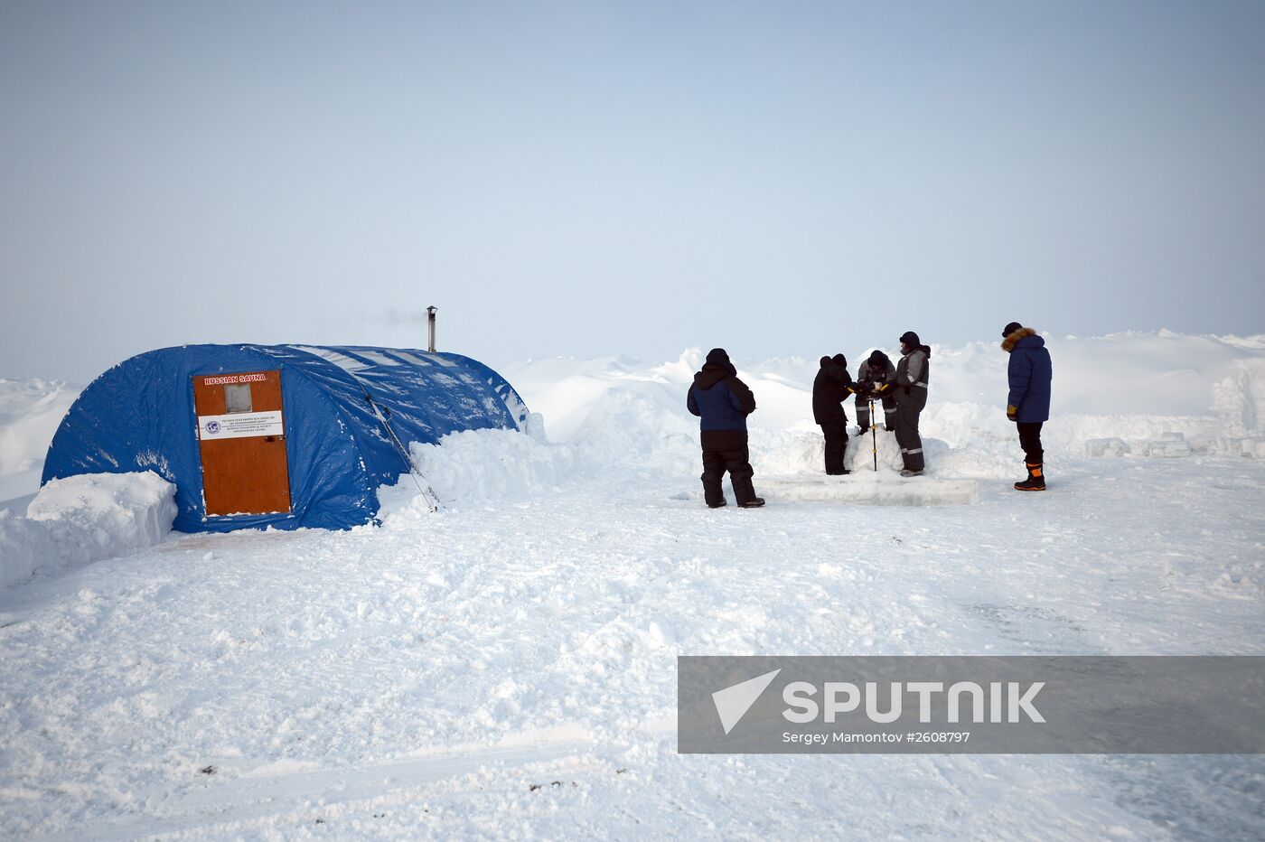 Opening the North Pole 2015 drifting station in the Arctic Ocean