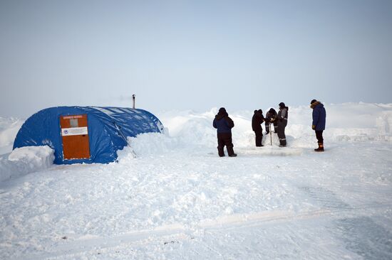 Opening the North Pole 2015 drifting station in the Arctic Ocean
