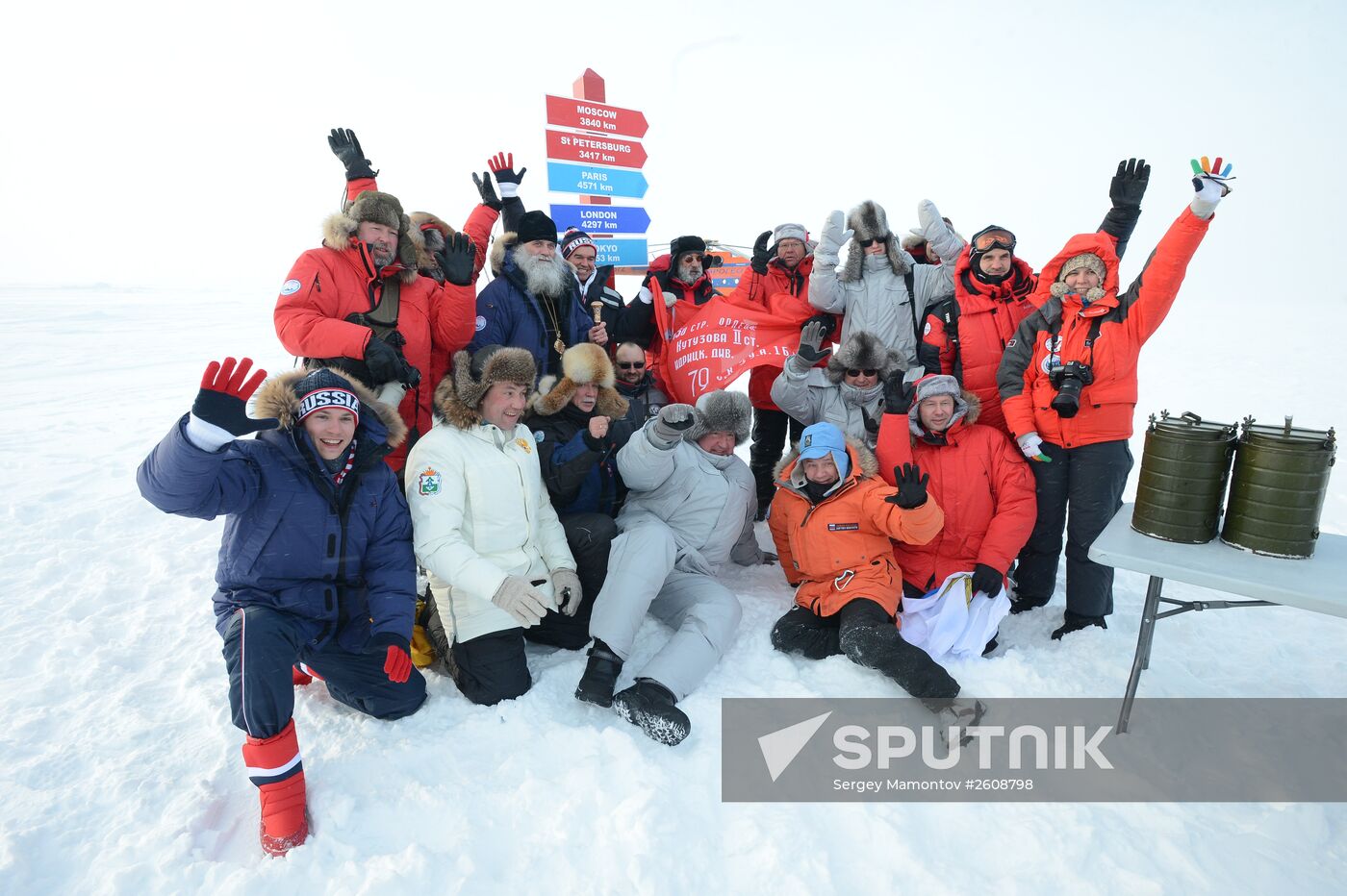 Opening the North Pole 2015 drifting station in the Arctic Ocean