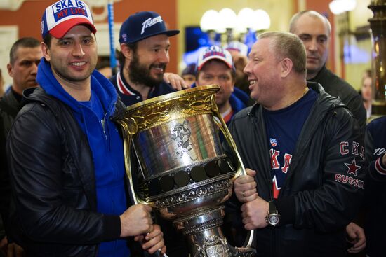 Welcoming SKA hockey player in St. Petersburg