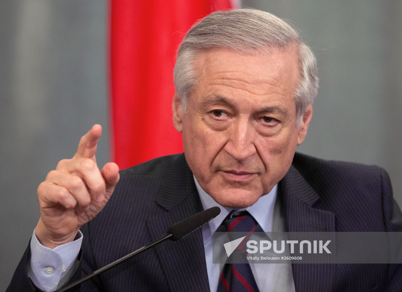 Russian Foreign Minister Sergei Lavrov meets with his Chilean counterpart Heraldo Munoz