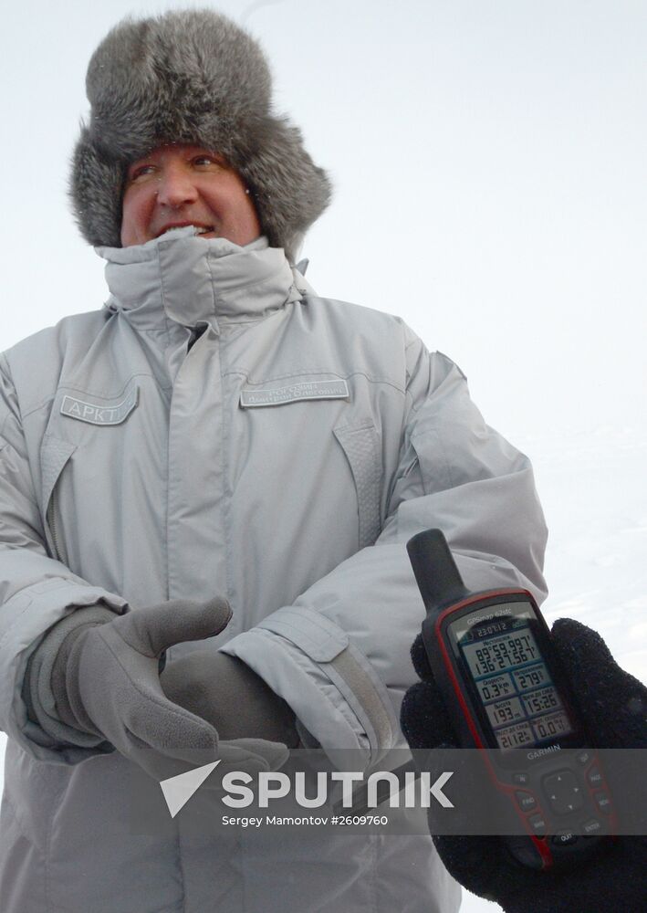 Russia launches drifting Arctic station North Pole 2015