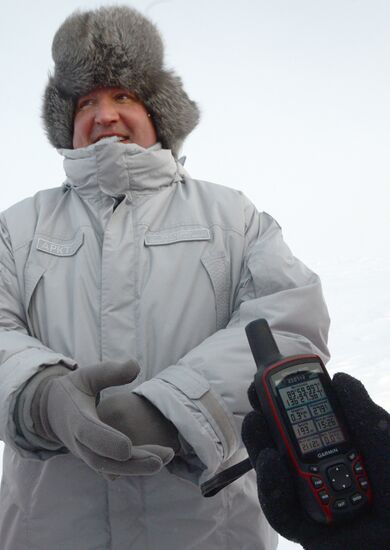 Russia launches drifting Arctic station North Pole 2015