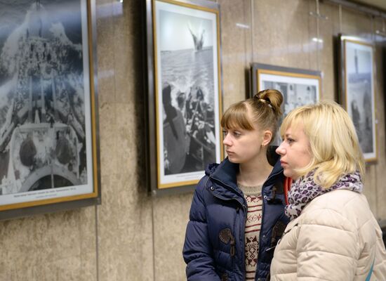 Exhibition of wartime photos by Soviet Information Bureau press photographers