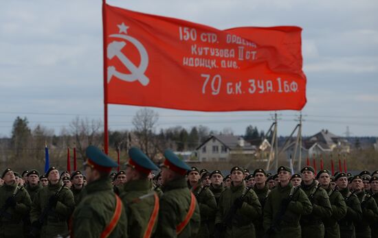 Joint training of foot and mechanized units for Victory Parade