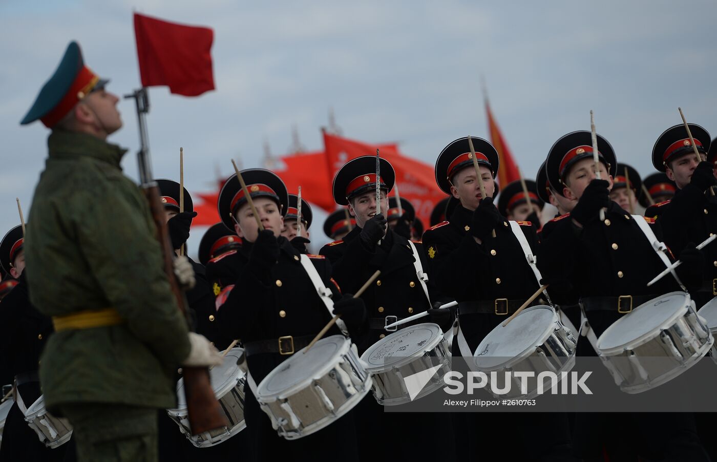 Joint training of foot and mechanized units for Victory Parade