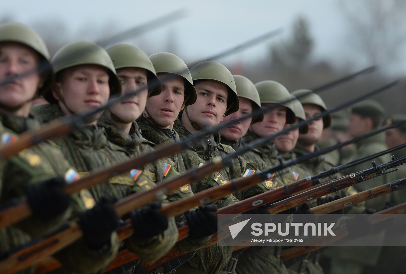 Joint training of foot and mechanized units for Victory Parade