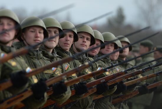 Joint training of foot and mechanized units for Victory Parade
