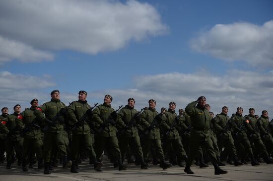 Joint training of foot and mechanized units for Victory Parade
