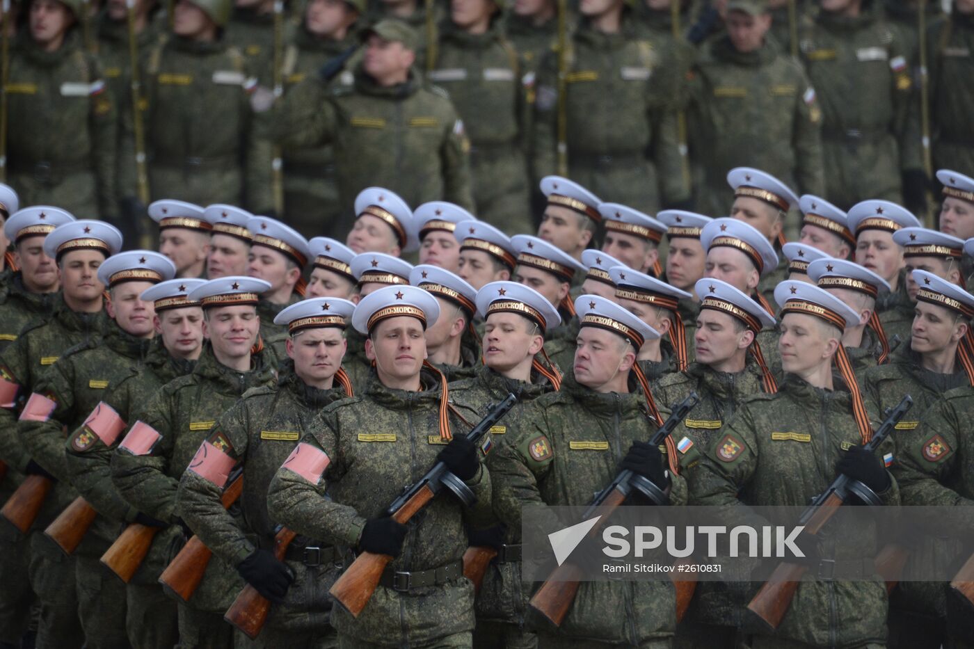 Joint training of foot and mechanized units for Victory Parade