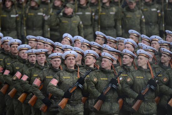 Joint training of foot and mechanized units for Victory Parade