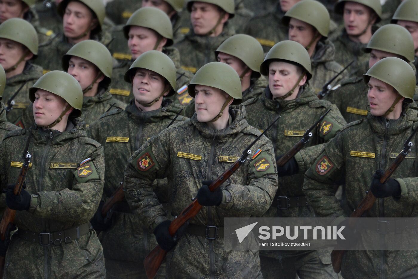 Joint training of foot and mechanized units for Victory Parade