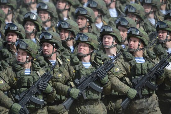 Joint training of foot and mechanized units for Victory Parade