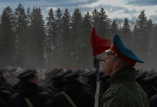 Joint training of foot and mechanized units for Victory Parade