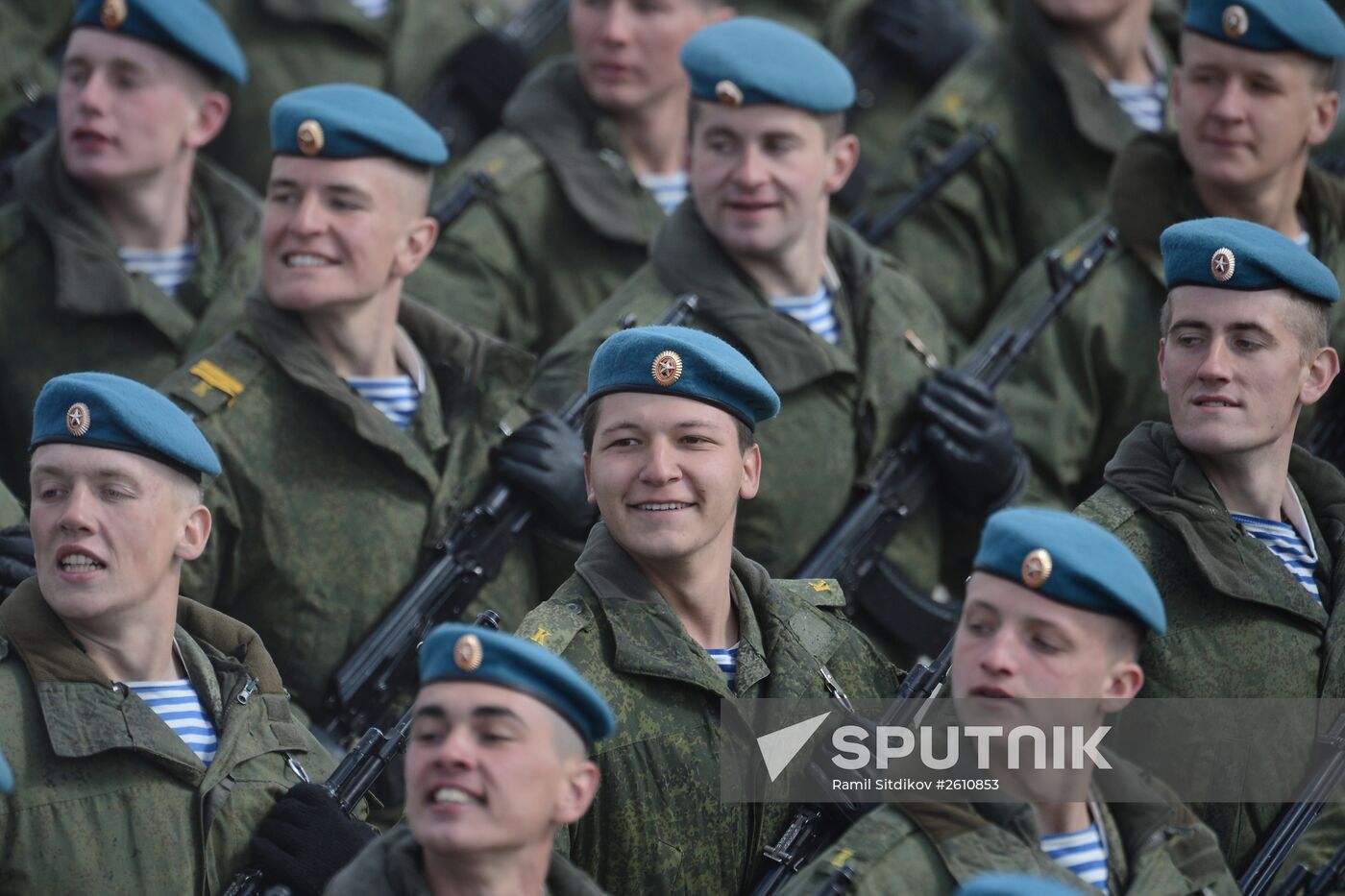Joint training of foot and mechanized units for Victory Parade