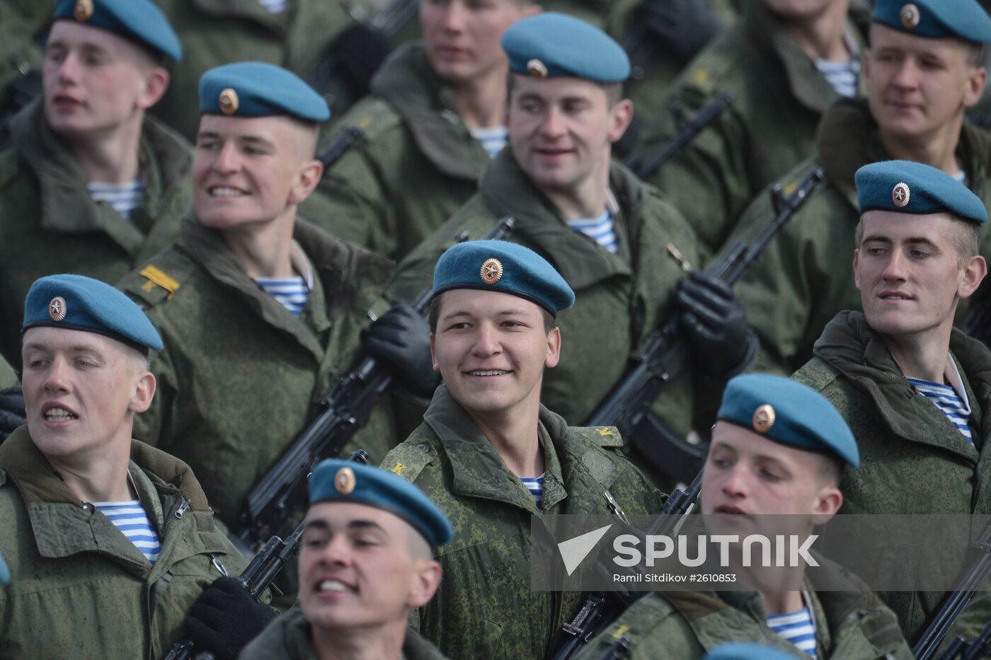 Joint training of foot and mechanized units for Victory Parade