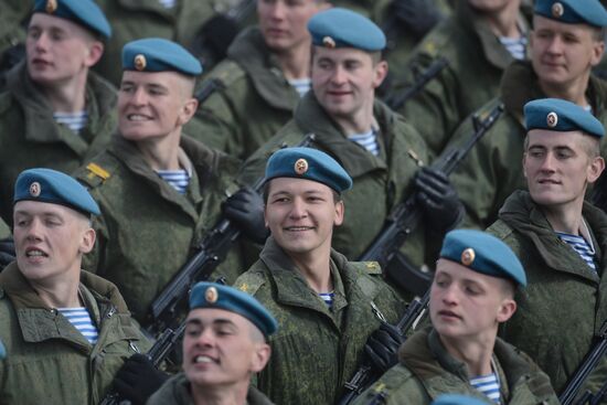 Joint training of foot and mechanized units for Victory Parade