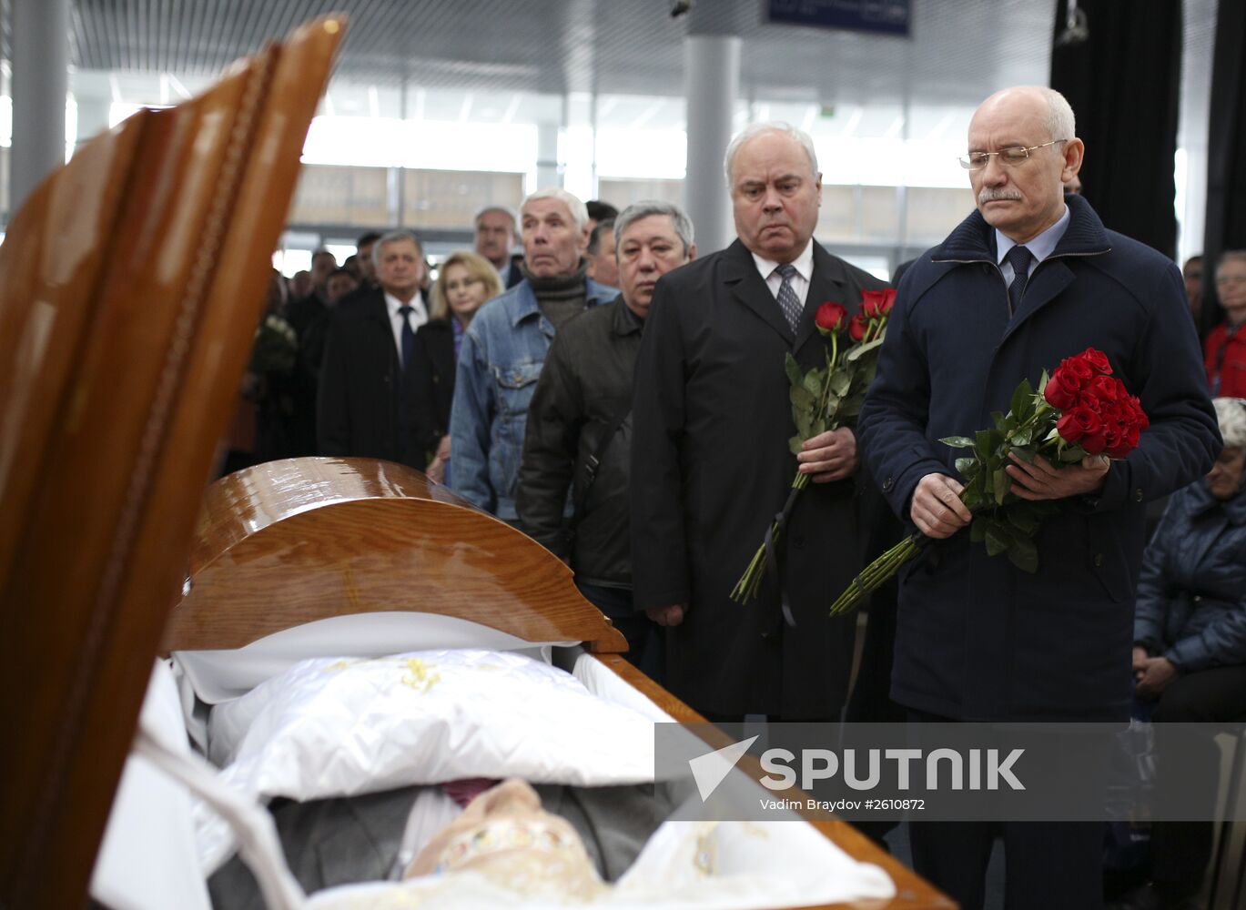 People pay last respects to hockey coach Sergei Mikhalev