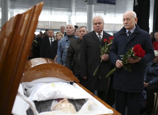 People pay last respects to hockey coach Sergei Mikhalev