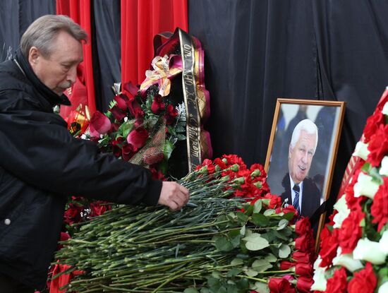 People pay last respects to hockey coach Sergei Mikhalev