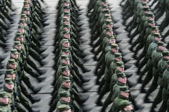 Joint training of foot and mechanized units for Victory Parade