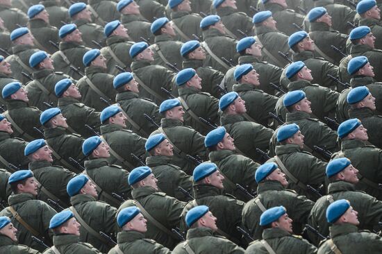 Joint training of foot and mechanized units for Victory Parade