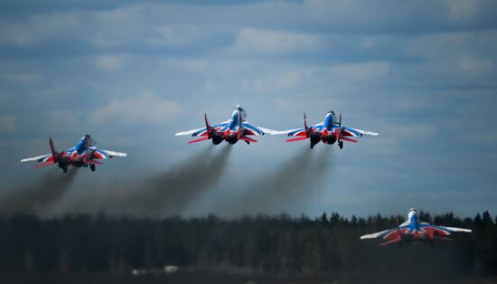 Preparations for air show as part of Victory Day Parade