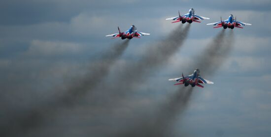 Preparations for air show as part of Victory Day Parade