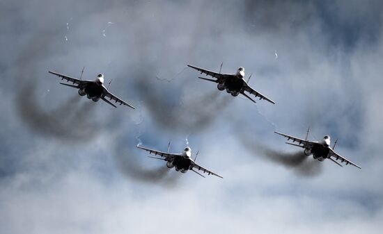 Preparations for air show as part of Victory Day Parade