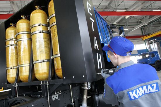 KAMAZ launches production of trucks running on natural gas