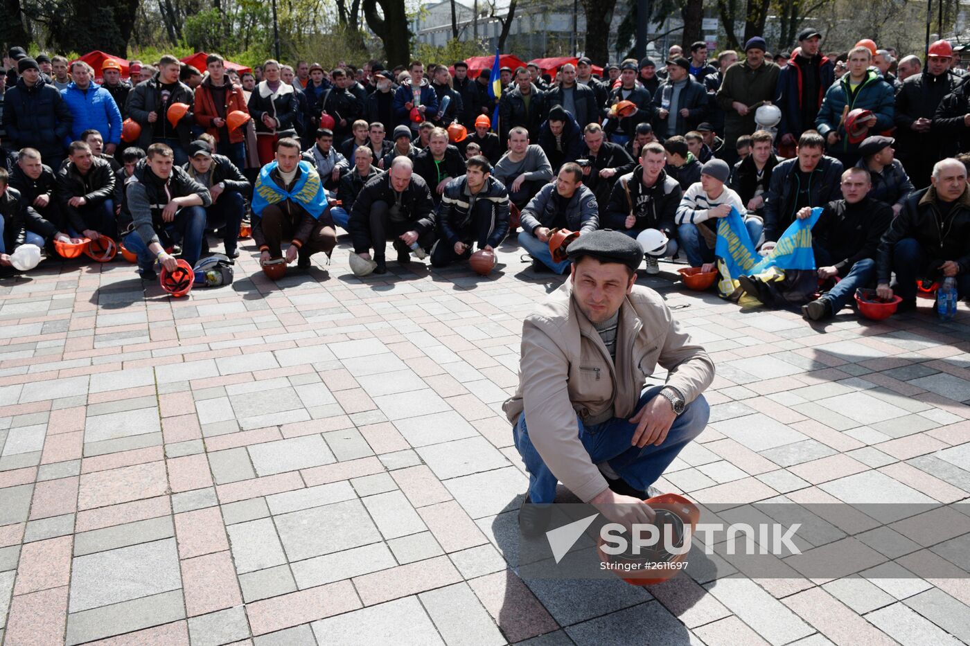 Miners rally outside Verkhovna Rada
