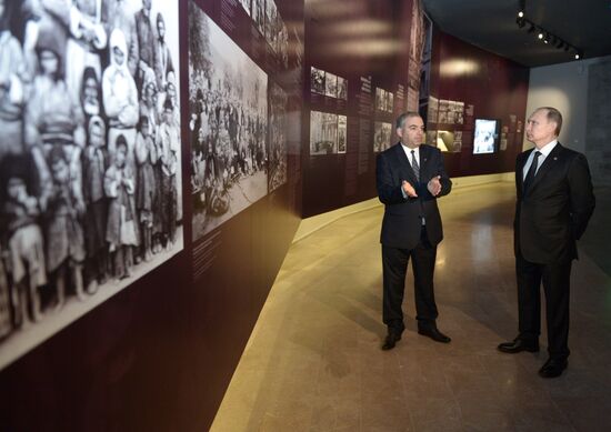 Vladimir Putin visits Armenia
