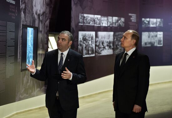 Vladimir Putin visits Armenia