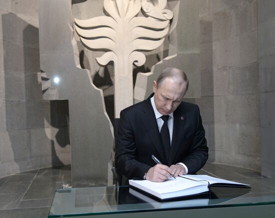 Vladimir Putin visits Armenia