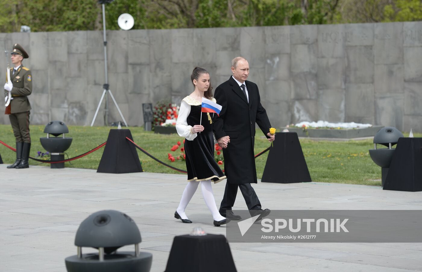 Vladimir Putin visits Armenia