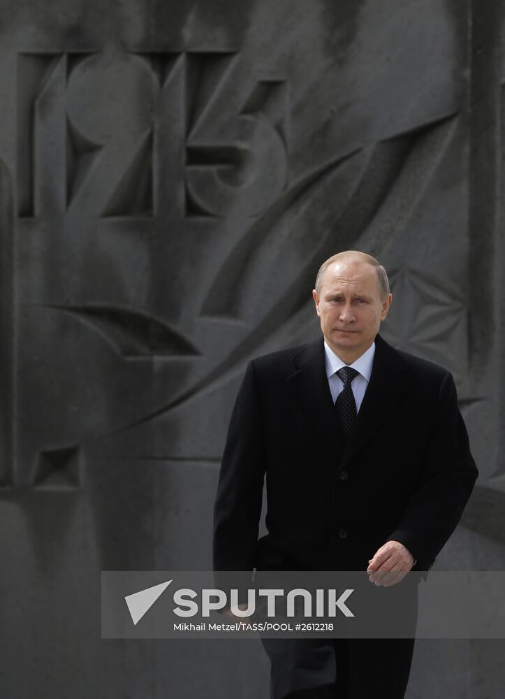 Vladimir Putin visits Armenia
