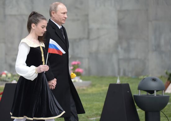 Vladimir Putin visits Armenia