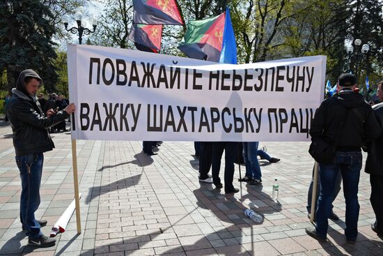Miners continue to protest in Kiev