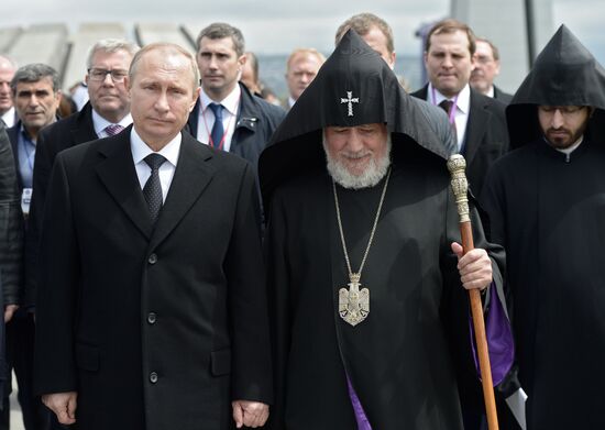Vladimir Putin visits Armenia