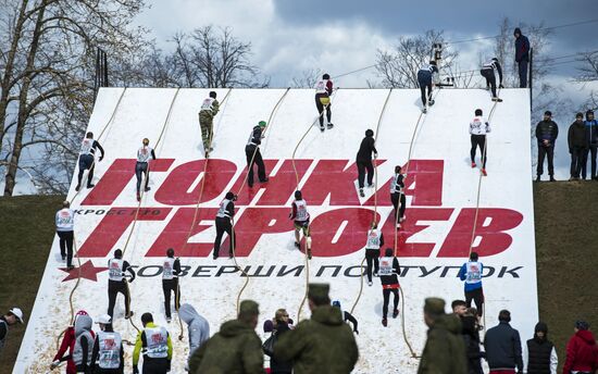 Defense Minister Shoigu opens "Hero Race" military athletic game season in Alabino
