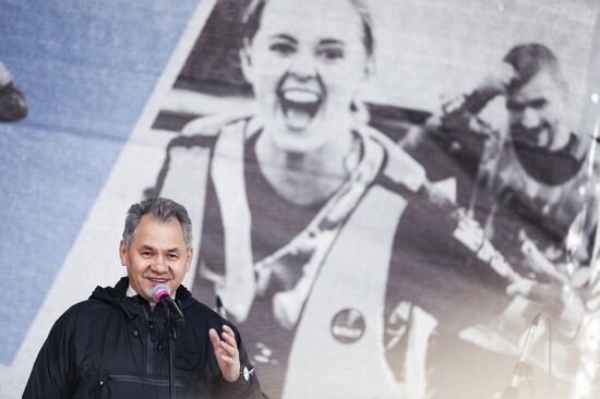 Defense Minister Shoigu opens "Hero Race" military athletic game season in Alabino
