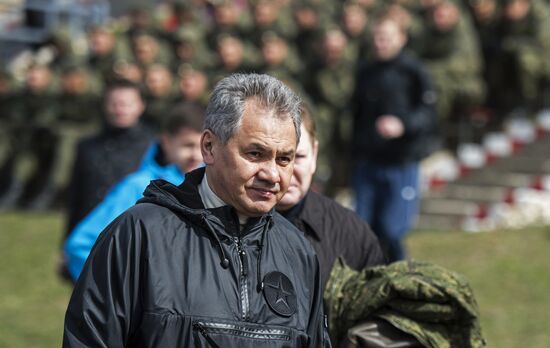 Defense Minister Shoigu opens "Hero Race" military athletic game season in Alabino