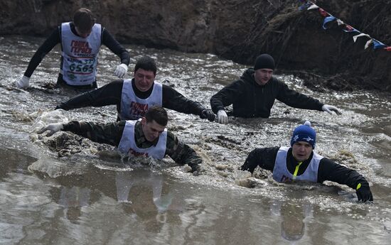 Defense Minister Shoigu opens "Hero Race" military athletic game season in Alabino