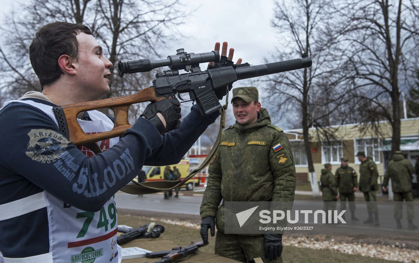 Defense Minister Shoigu opens "Hero Race" military athletic game season in Alabino